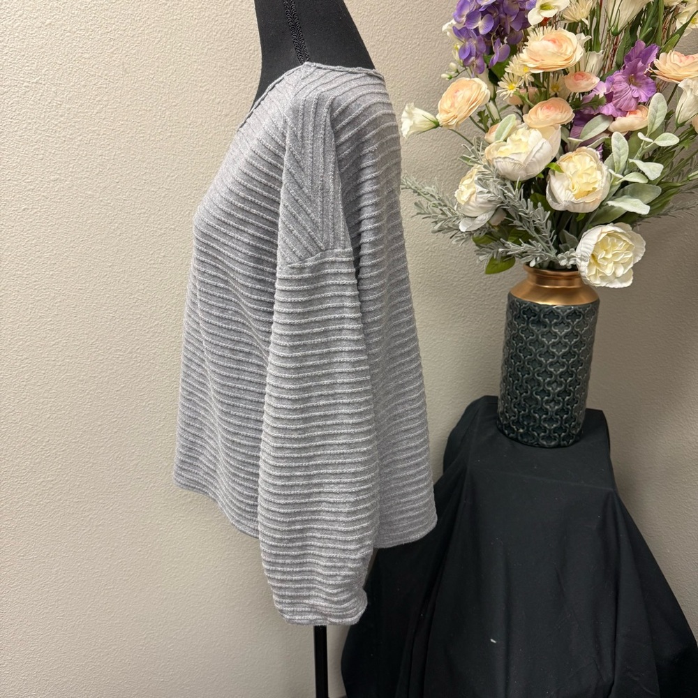 Listicle Gray Textured Stripe Sweater Women’s Medium Cozy Casual Fall Winter Top - Picture 2 of 7